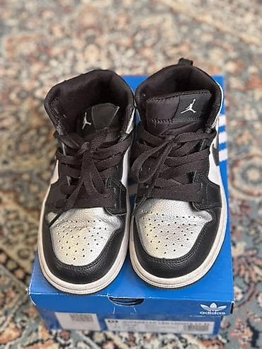 обувь жордан: Детские кроссовки Jordan 1 Mid (модель CU0449‑001), размер US 13C (UK — 3