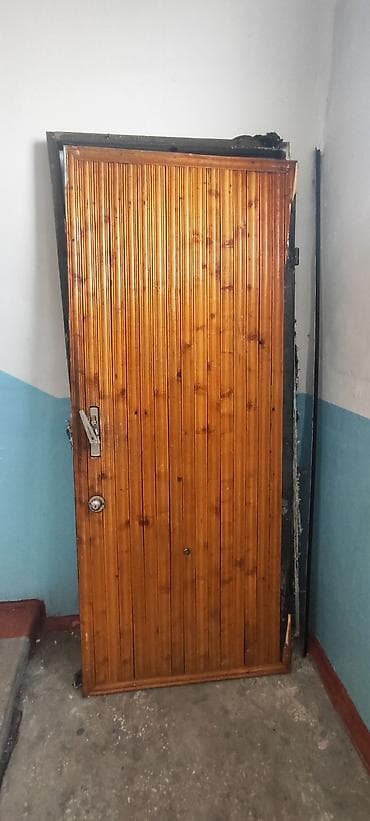 продаю чорный метал: Двери для домов и квартир, Металлическая, Одностворчатая, Правосторонняя, цвет - Коричневый — 1