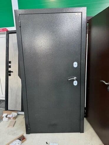 входные двери для дома: Входная дверь «Аргус-9 (1200)» медного цвета. Дверь оснащена глазком — 6