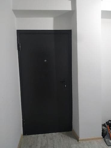 квартира гостничного типа: Продаю 1-кв. гостиничного типа, комната с балконом, дверь — 2