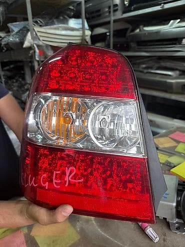 Задний левый стоп-сигнал Toyota Б/у, Оригинал at lalafo.kg Задний левый стоп-сигнал Toyota Б/у, Оригинал
