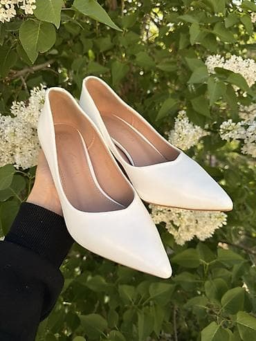 pull and beer: Классические женские лодочки белого цвета. Носила 1 раз (маленькая — 1