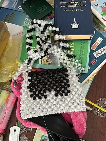 Сумка вручную собранная из бусин - Материал: акриловые бусины и