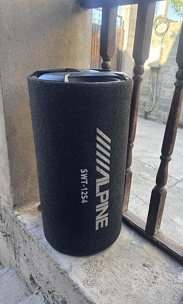 фазоинвертор: Сабвуфер Alpine SWT-12S4 в тубе - Диаметр динамика: 12" - Тип — 2