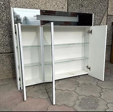 зеркала буу: Зеркало с подсветкой б/у длина-96см, высота-80см, ширина-17 см. В — 1