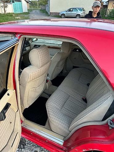дверные карты мерседес 124: Mercedes-Benz W124: 1990 г., Седан — 6