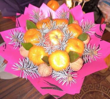 букеты из сухофруктов: Фруктовые букеты с новогодним настроением. Состав: - мандарины — 2