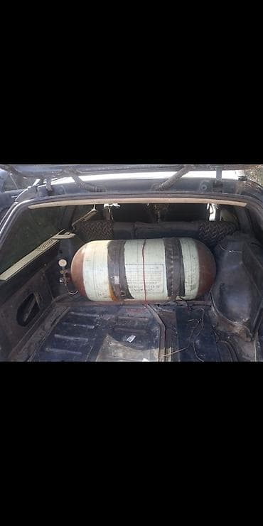Volkswagen Passat: 1990 г., 1.8 л, Механика, Газ — 7
