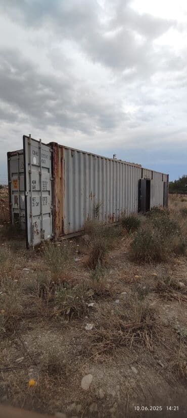 продаю вагончик: Продается контейнер оборудованный под склад.Разделен на 3 отдела,у — 1