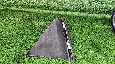 Шторка форточки правая е53 8 266 358 Год 2003 В отличном состоянии