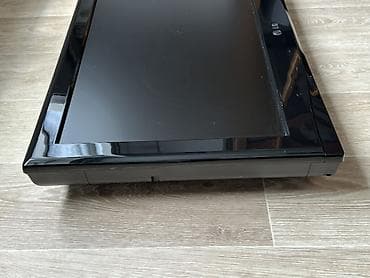 mateview 28: Телевизор LG, плоский экран, диагональ примерно 26–32". Классический — 4