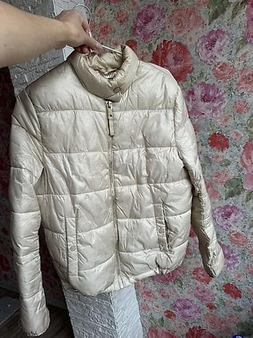 Джинсы: Женская стеганая куртка, цвет шампань/молочный. - Крой: прямой - — 1