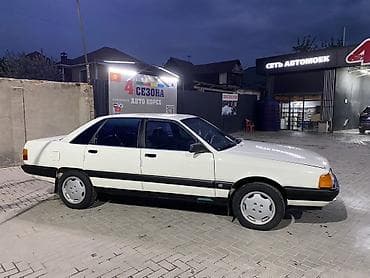 Унаа сатуу: Audi 100: 1988 г., 2.2 л, Кол менен иштөөчү, Бензин, Седан — 3