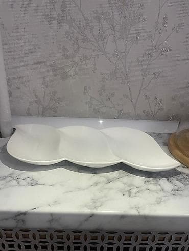 поднос для торта: Менажница из белой керамики/фарфора на 3 секции. - Форма: плавные — 2