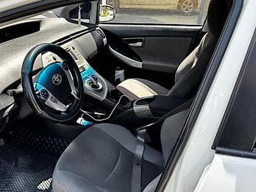 porshe 911: Toyota Prius: 2015 г., 1.8 л, Автомат, Гибрид, Хэтчбэк — 4