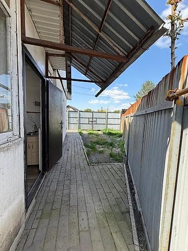 дом в селе дмитриевка: Очень, срочно продаётся дом в начале Маевки. Участок 1.28 сотки по — 5