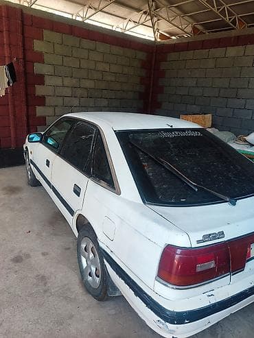 Mazda 626: 1989 г., 2 л, Кол менен иштөөчү, Седан — 2