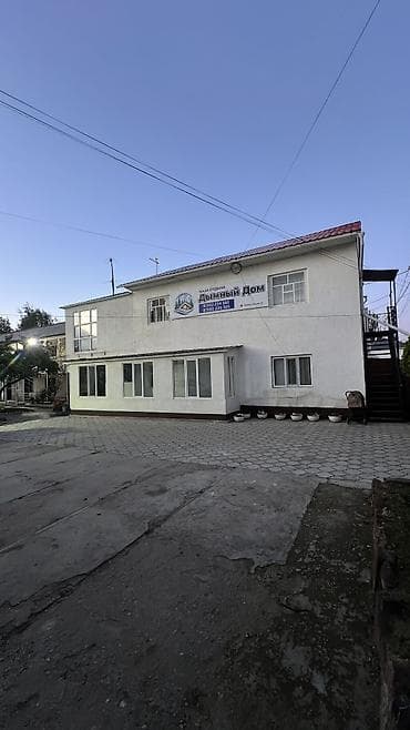 Иссык-Куль 2026: Коттедж, ДЫМНЫЙ ДОМ Чолпон-Ата, Детская площадка, Парковка, стоянка, Охраняемая территория — 1