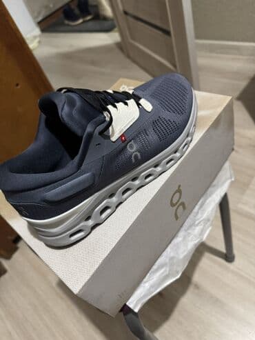 вечерние платья в пол для беременных: Кроссовки On Running (логотип “On”), размер EU 41 (US M8, UK 7.5, JP — 6