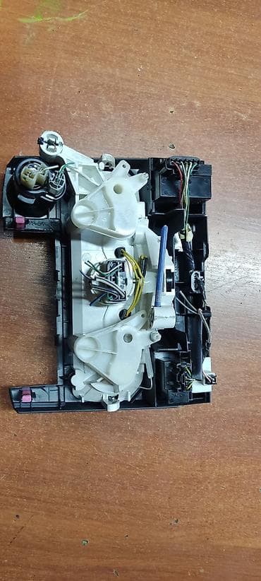 verso: Toyota Corolla Verso 2004, блок управления климат контролем — 3