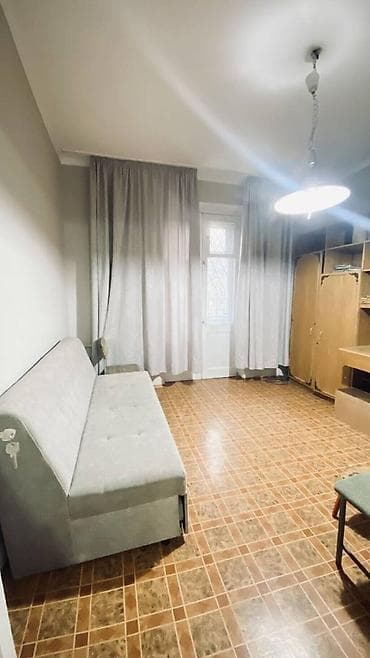 3 комнаты, 68 м², Сталинка, 2 этаж, Старый ремонт at lalafo.kg 3 комнаты, 68 м², Сталинка, 2 этаж, Старый ремонт
