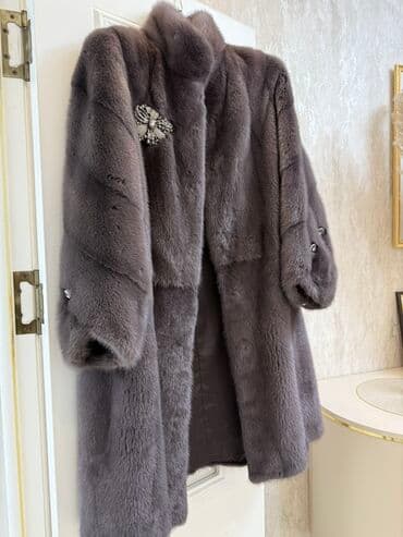 шуба кроликовая: Шуба из норки, графитовый/дымчато‑серый цвет. Классическая длина — 2