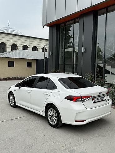 215 75 16c: Toyota Corolla: 2020 г., 1.8 л, Вариатор, Гибрид, Седан — 7