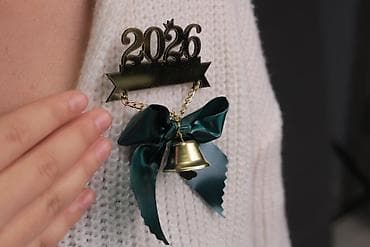 атласная лента: Выпускные аксессуары 2026: ленты и броши - Праздничные ленты на плечо — 2