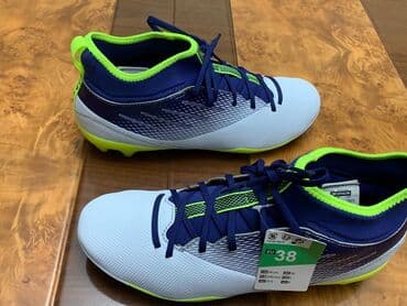 Срочно продаются футбольные бутсы, оригинал, размер 38, не подошёл at lalafo.kg Срочно продаются футбольные бутсы, оригинал, размер 38, не подошёл