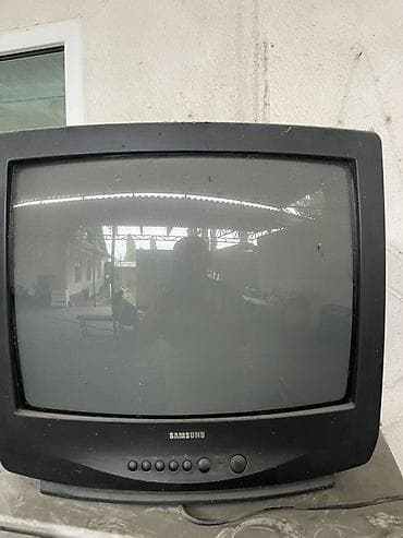 Продам телевизор на запчасти рабочий