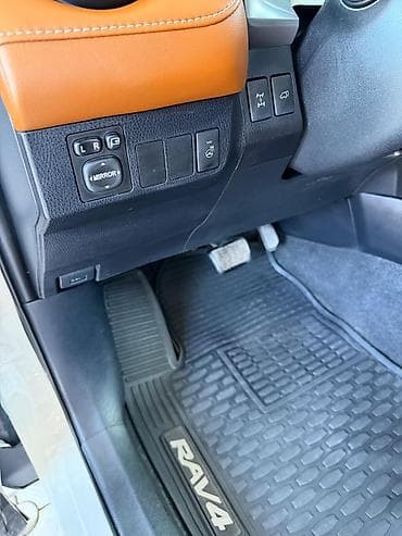 е60 4 4: Toyota RAV4: 2016 г., 2.5 л, Автомат, Бензин, Кроссовер — 7