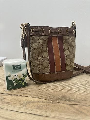 корзина на новый год: Сумка Coach Bucket (мини/средний формат) с фирменным монограммным — 2