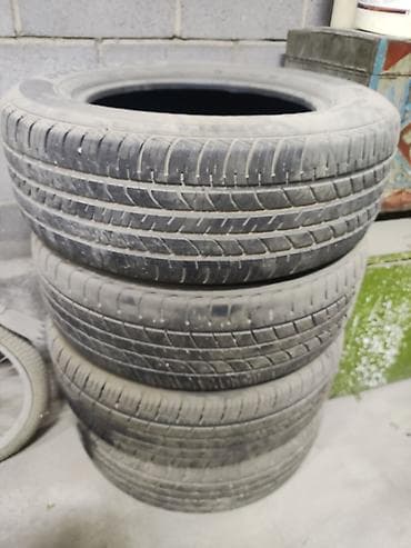 Срочно продаю 2 одинаковые и ещё 2 одинаковые. Комплект из 4