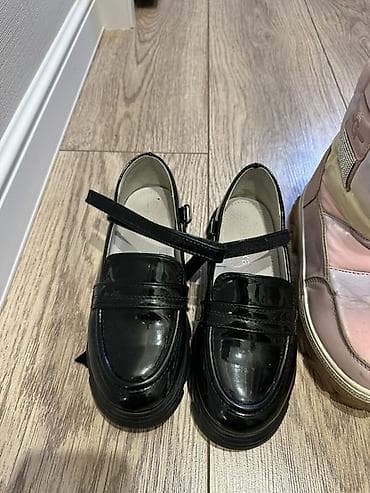 на сапог: Набор детской обуви (четыре пары): 1) Туфли-лоферы, черные, лаковые - — 2