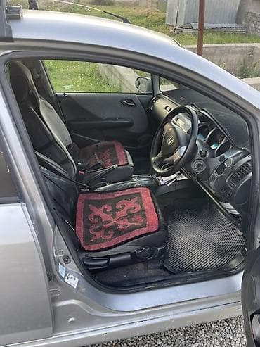 golf 2: Honda Fit: 2001 г., 1.3 л, Вариатор, Бензин, Хэтчбэк — 5