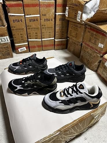 изи адидас: Кроссовки низкие, трейнери в ретро-стиле. Несколько расцветок: - — 1