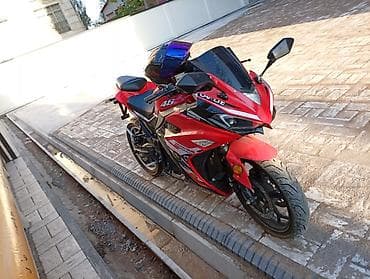 мотор скупка: Спортивный мотоцикл в стиле спортбайк, красный цвет с графикой «46» — 3