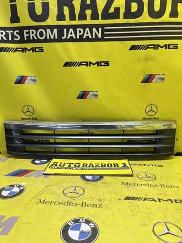 mazda 3: Решетка радиатора Suzuki Б/у, Оригинал — 1