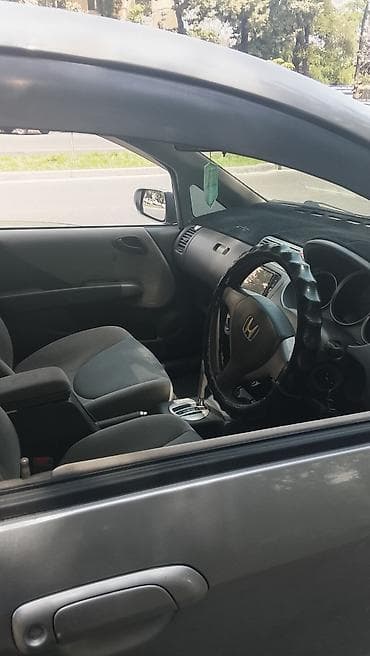 Продажа авто: Honda Fit: 2005 г., 1.3 л, Автомат, Бензин, Хэтчбэк — 1
