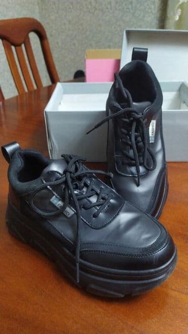 Айымдардын бут кийими: Женские ботинки/кроссовки на осень
самовывоз дордой плаза/кара жыгач — 1