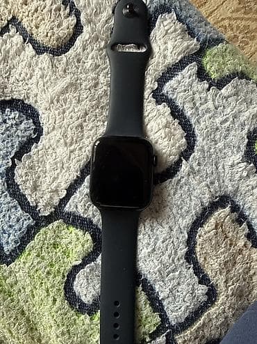 egopad e24: Apple Watch SE 3 (GPS), алюминиевый корпус, черный спортивный ремешок — 1