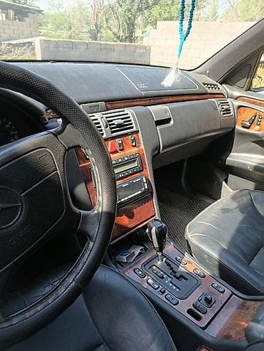 Mercedes-Benz E-Class: 1998 г., 3.2 л, Автомат, Бензин, Седан