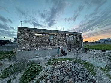 Продаются участок 4 сотых 1 этаж поднят канализация выкопан,скважина