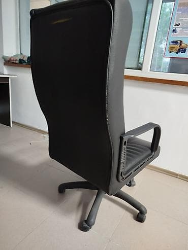 Вешалки: Стол новый 3000 сом стол 2500 сом б/у тумба 1500 сом стул черный 600 — 7