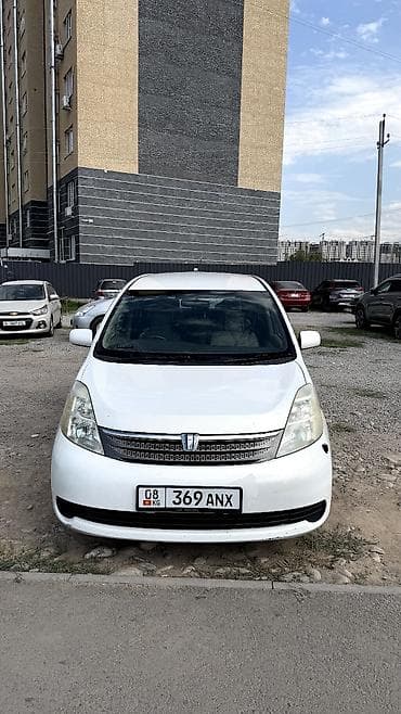Toyota Isis: 2004 г., 1.8 л, Автомат, Бензин, Минивэн at lalafo.kg Toyota Isis: 2004 г., 1.8 л, Автомат, Бензин, Минивэн