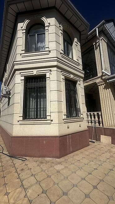 nice house: Двухэтажный частный дом с благоустроенным двором и навесом - — 1