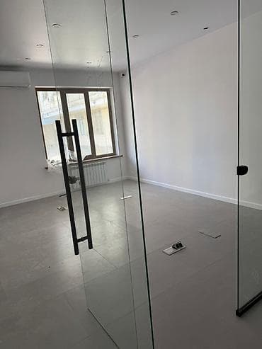 кабинеты аренда: Аренда офисов, 135 м², В жилом комплексе, 1 линия — 1