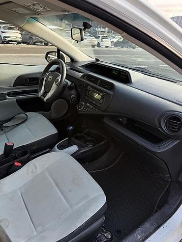 сиденья toyota: Toyota Aqua: 2013 г., 1.3 л, Вариатор, Гибрид, Хэтчбэк — 10