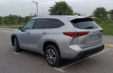 с большим баком: Toyota Highlander: 2023 г., 2.4 л, Автомат, Бензин, Кроссовер — 10