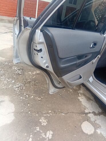 автомобиль бу: Mazda 323: 2003 г., 1.3 л, Механика, Бензин, Хетчбек — 11
